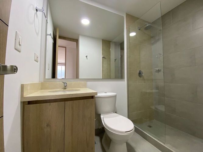 Apartamento de 3 alcobas en arriendo en Los Colores, Medellín, 103 m² · foto 16 de 18
