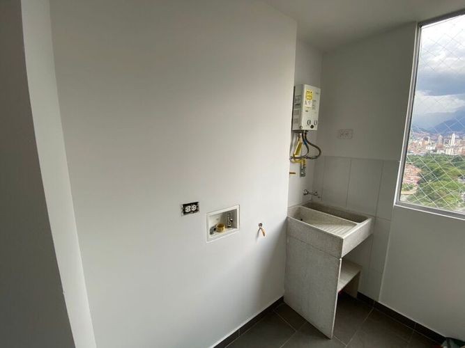 Apartamento de 3 alcobas en arriendo en Los Colores, Medellín, 103 m² · foto 17 de 18