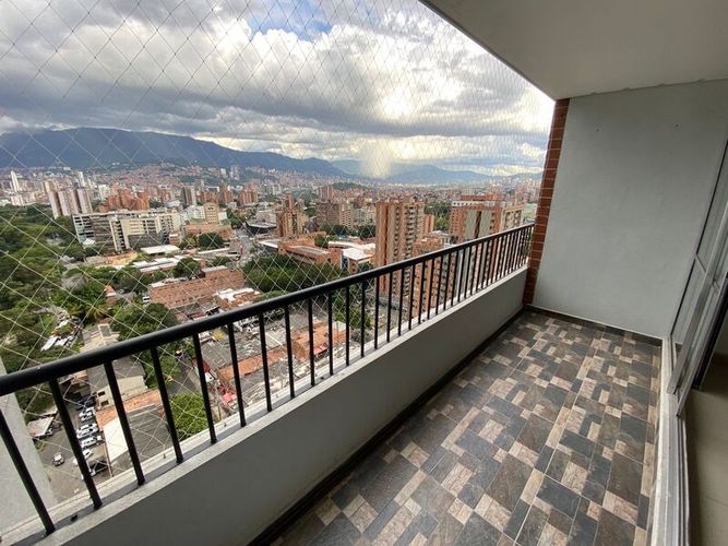 Apartamento de 3 alcobas en arriendo en Los Colores, Medellín, 103 m² · foto 18 de 18