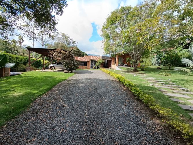 Casa de 4 alcobas en venta en Chorro De La Plata, Cali, 500 m² · foto 2 de 24