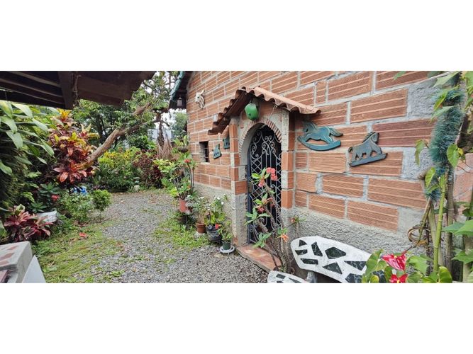 Casa de 4 alcobas en venta en La América, Medellín, 463 m² · foto 4 de 7