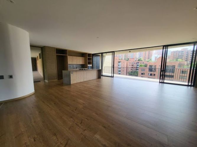 Apartamento de 3 alcobas en arriendo en Vizcaya, Medellín, 170 m² · foto 5 de 24