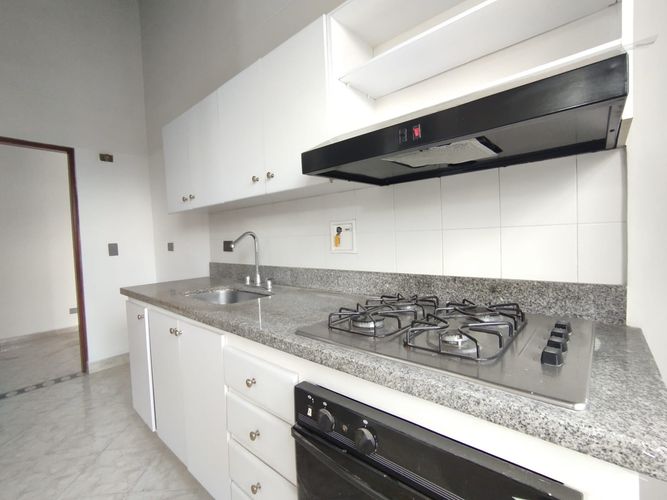 Apartamento de 2 alcobas en arriendo en Patio Bonito, Medellín, 90 m² · foto 6 de 19