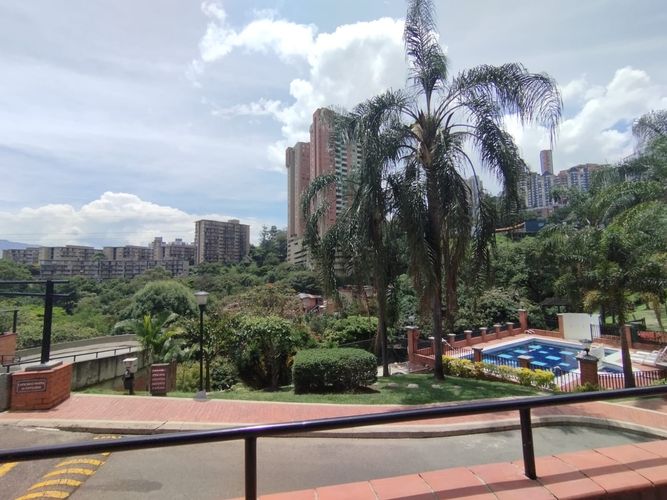 Apartamento de 2 alcobas en arriendo en Patio Bonito, Medellín, 90 m² · foto 10 de 19