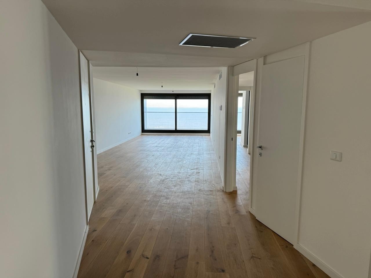 Exclusivo Alquiler: Lujoso apartamento de 3 dormitorios y 2 garages