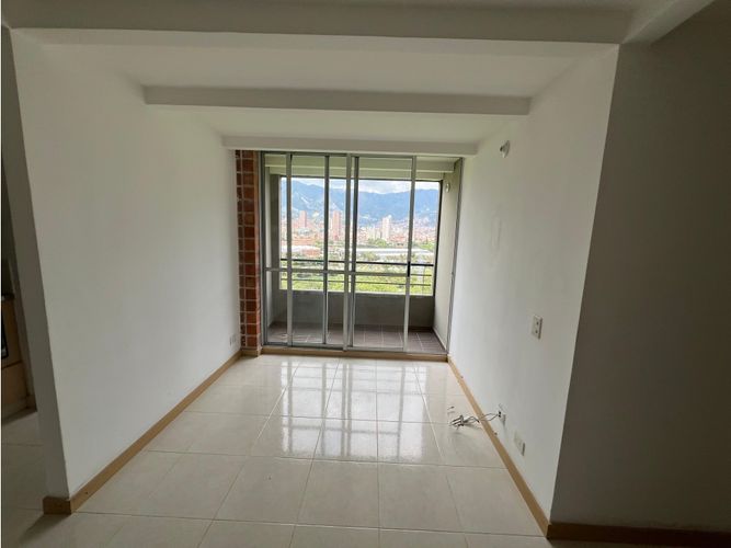 Apartamento de 3 alcobas en venta en Bello, 62 m² · foto 2 de 23