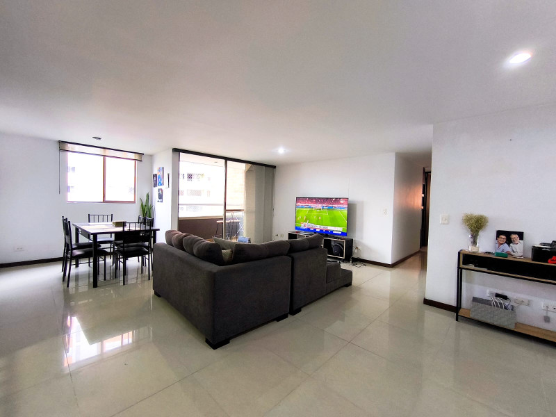 Apartamento en arriendo en La Abadia, Envigado · foto 3 de 19