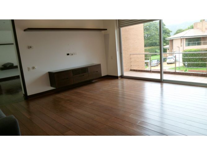 Casa de 4 alcobas en venta en Guaymaral, Bogotá, 419 m² · foto 2 de 24