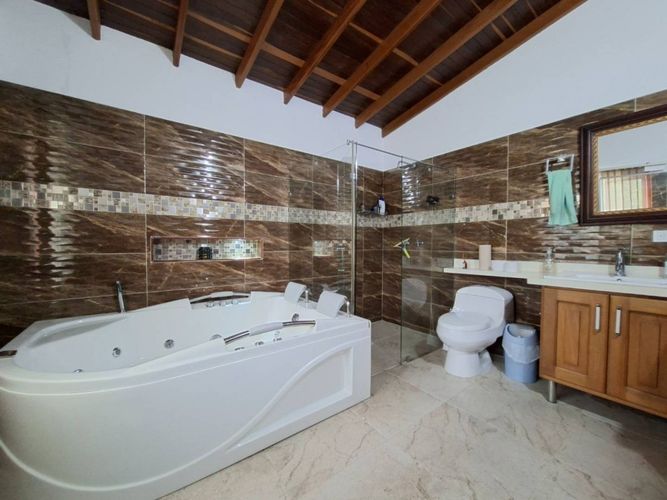 Casa de 4 alcobas en venta en El Porvenir, Rionegro, 272 m² · foto 17 de 20