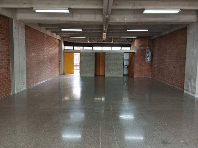 Local en arriendo en Shellmar, Medellín, 131 m² · foto 2 de 6