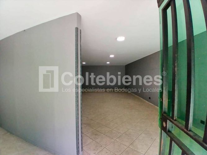 Bodega en venta en Loma De San Julian, Medellín, 180 m² · foto 2 de 12