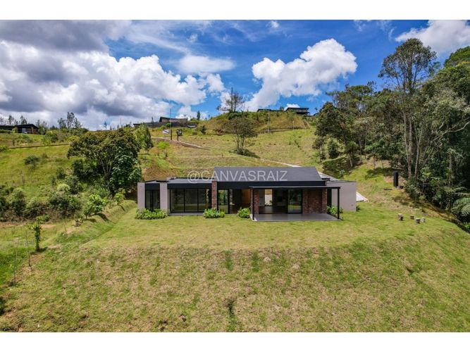 Casa de 3 alcobas en venta en Pantanillo, El Retiro, 294 m² · foto 2 de 21