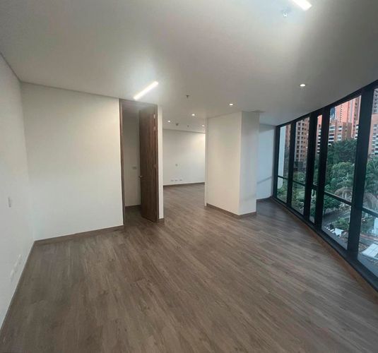 Oficina en arriendo en El Poblado, Medellín, 47 m² · foto 8 de 13