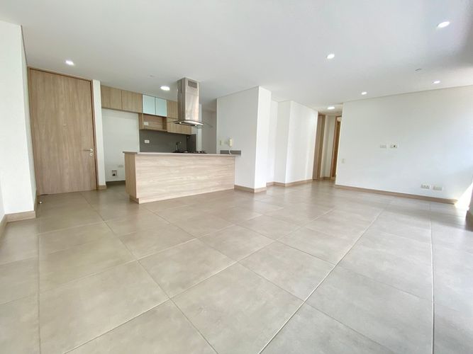Apartamento de 2 alcobas en arriendo en Loma De Las Brujas, Envigado, 84 m² · foto 2 de 15