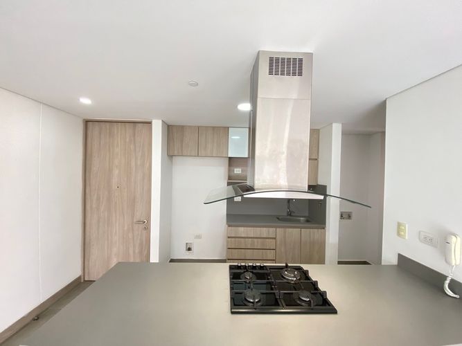 Apartamento de 2 alcobas en arriendo en Loma De Las Brujas, Envigado, 84 m² · foto 4 de 15