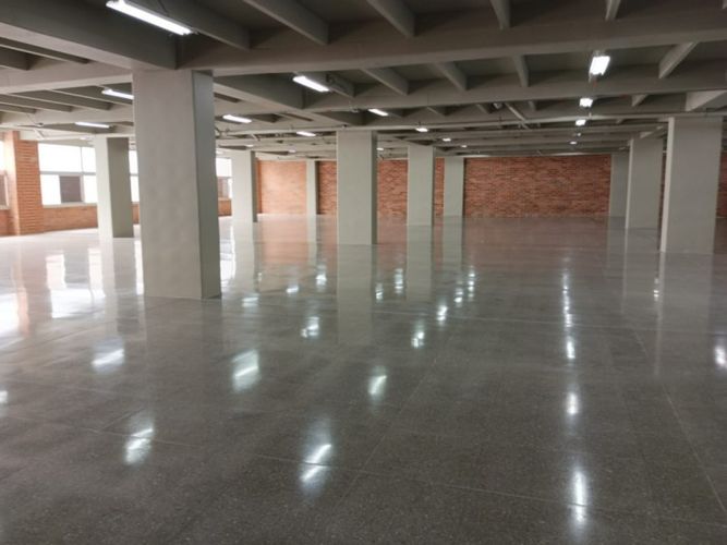 Local en arriendo en Shellmar, Medellín, 580 m² · foto 2 de 5