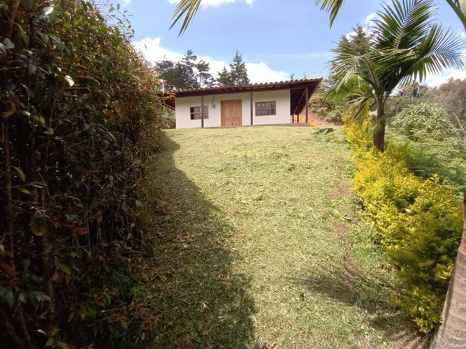 Finca en venta en Guarne, 2600 m² · foto 2 de 18