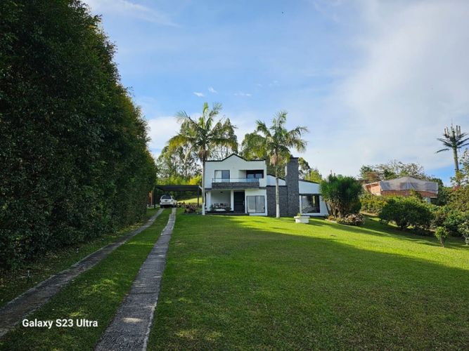 Casa de 5 alcobas en venta en El Porvenir, Rionegro, 310 m² · foto 2 de 24