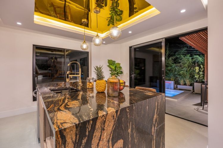 Casa de 8 alcobas en venta en El Poblado, Medellín, 380 m² · foto 5 de 24