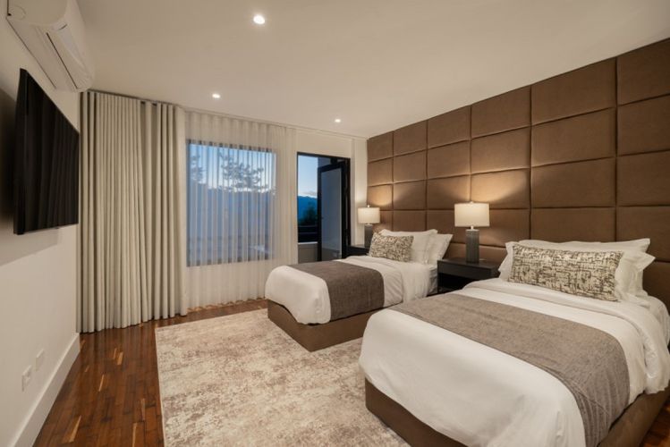 Casa de 8 alcobas en venta en El Poblado, Medellín, 380 m² · foto 13 de 24