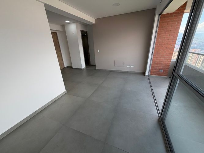Apartamento de 2 alcobas en venta en Potrerito, Bello, 64 m² · foto 2 de 9
