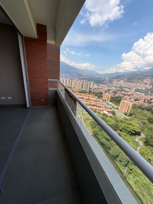 Apartamento de 2 alcobas en venta en Potrerito, Bello, 64 m² · foto 9 de 9
