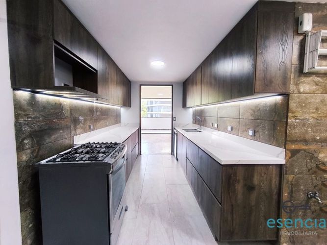 Apartamento de 3 alcobas en arriendo en El Poblado, Medellín, 186 m² · foto 2 de 20