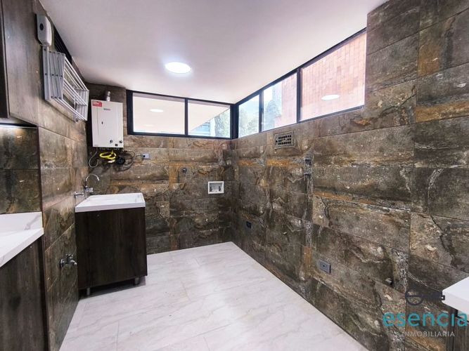 Apartamento de 3 alcobas en arriendo en El Poblado, Medellín, 186 m² · foto 19 de 20