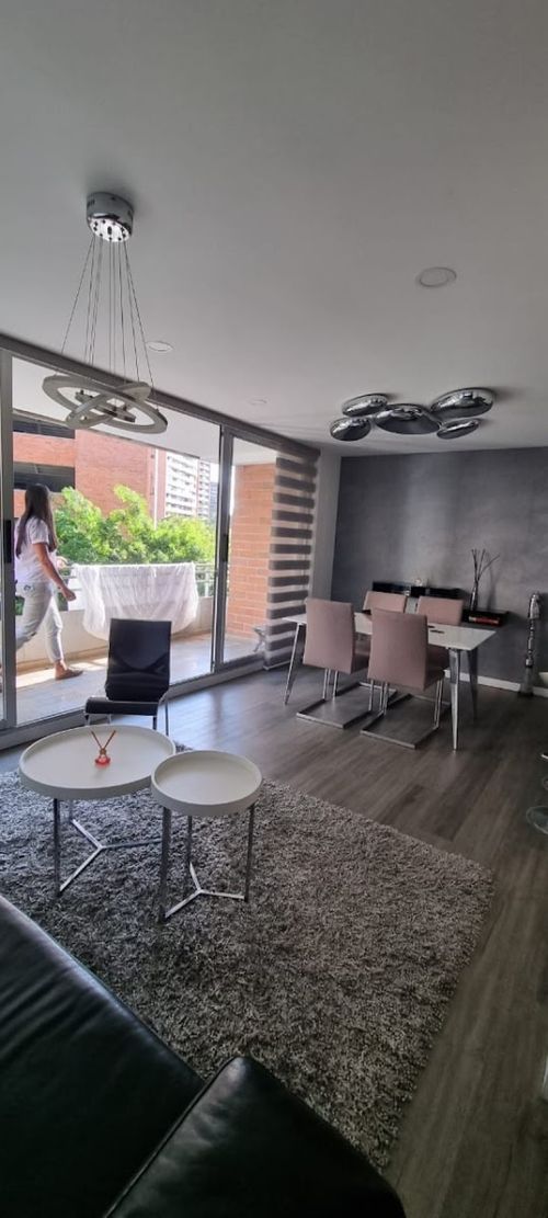 Apartamento de 3 alcobas en arriendo en Los Naranjos, Medellín, 130 m² · foto 3 de 16