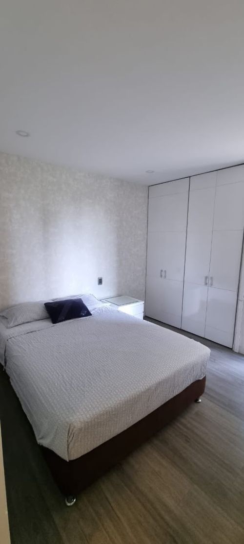 Apartamento de 3 alcobas en arriendo en Los Naranjos, Medellín, 130 m² · foto 12 de 16