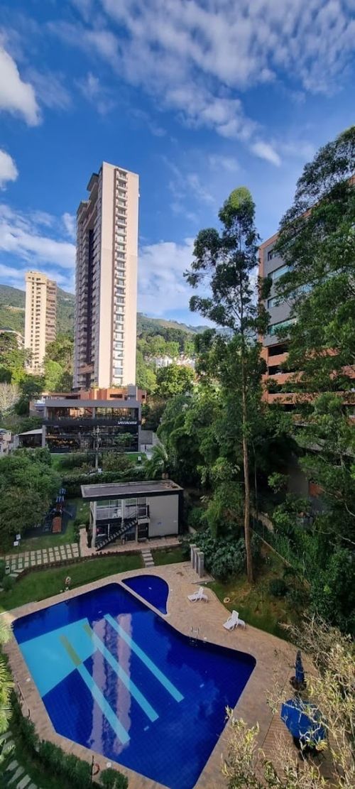 Apartamento de 3 alcobas en arriendo en Los Naranjos, Medellín, 130 m² · foto 14 de 16