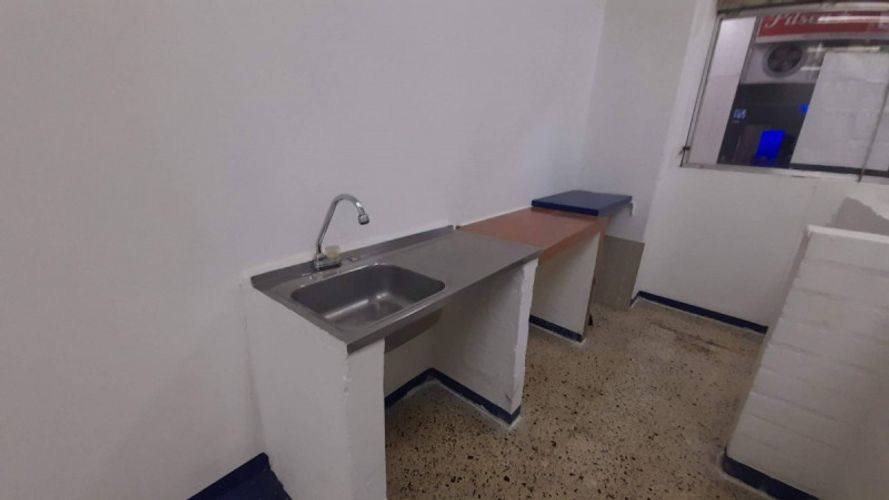 Local en arriendo en La Candelaria, Medellín, 43 m² · foto 10 de 12
