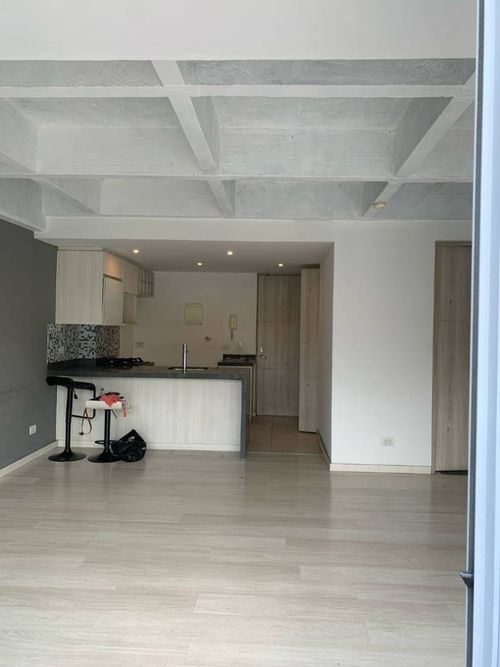 Apartaestudio en venta en Loma De Los Bernal, Medellín, 52 m² · foto 2 de 11