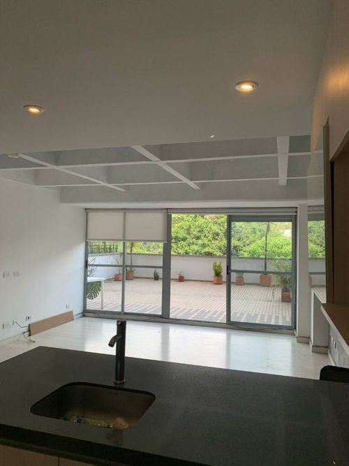 Apartaestudio en venta en Loma De Los Bernal, Medellín, 52 m² · foto 3 de 11