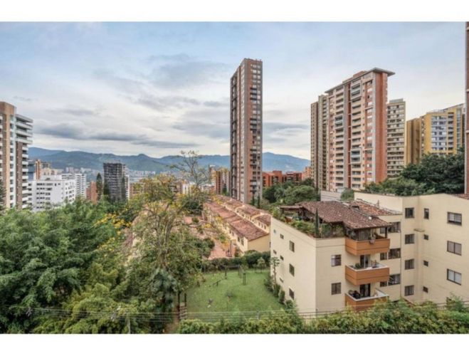 Apartamento de 3 alcobas en venta en Lalinde, Medellín, 190 m² · foto 21 de 24