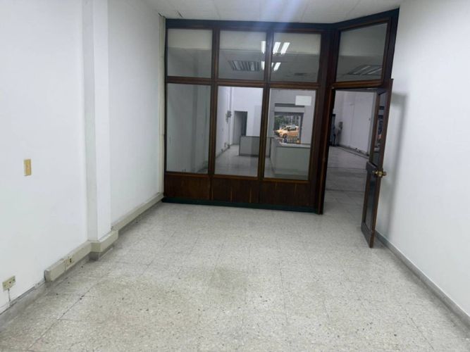 Local en arriendo en La Candelaria, Medellín, 310 m² · foto 2 de 23