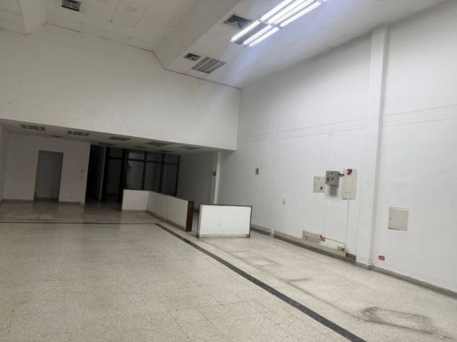 Local en arriendo en La Candelaria, Medellín, 310 m² · foto 4 de 23