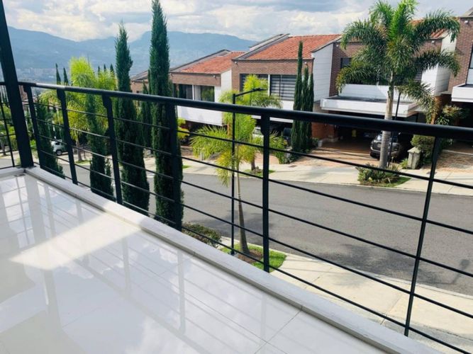 Casa de 3 alcobas en venta en San Lucas, Envigado, 168 m² · foto 9 de 23