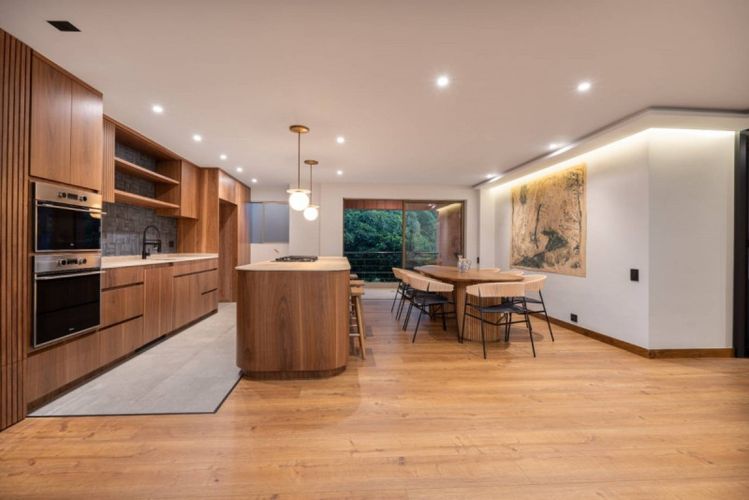Apartamento de 3 alcobas en venta en El Tesoro, Medellín, 220 m² · foto 2 de 24