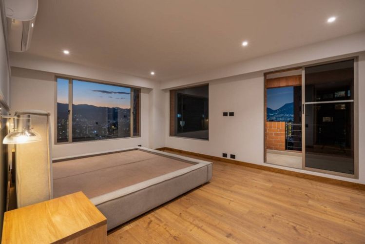 Apartamento de 3 alcobas en venta en El Tesoro, Medellín, 220 m² · foto 11 de 24