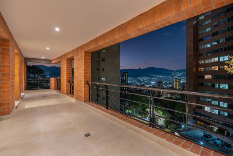 Apartamento de 3 alcobas en venta en El Tesoro, Medellín, 220 m² · foto 20 de 24