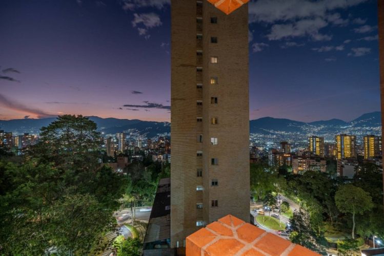 Apartamento de 3 alcobas en venta en El Tesoro, Medellín, 220 m² · foto 21 de 24