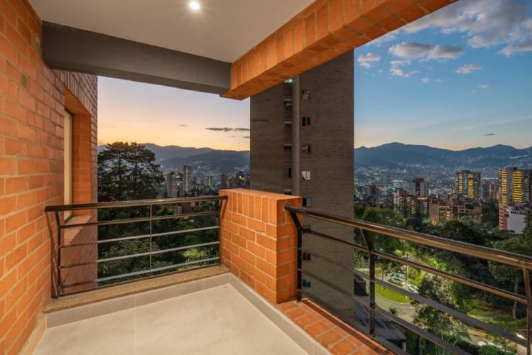 Apartamento de 3 alcobas en venta en El Tesoro, Medellín, 220 m² · foto 22 de 24
