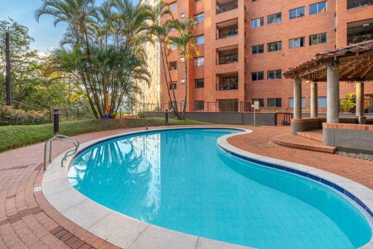 Apartamento de 3 alcobas en venta en El Tesoro, Medellín, 220 m² · foto 23 de 24