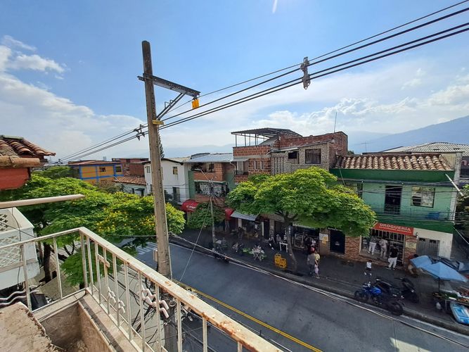 Edificio en venta en Manrique Central, Medellín, 382 m² · foto 4 de 14