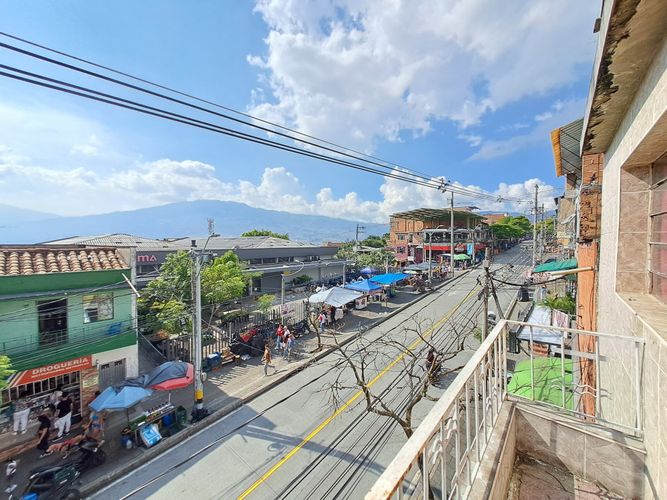 Edificio en venta en Manrique Central, Medellín, 382 m² · foto 5 de 14
