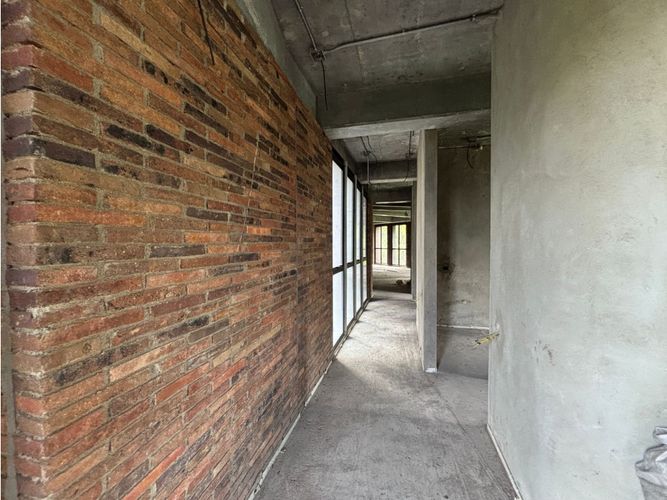 Apartamento en venta en Los Naranjos, Medellín, 203 m² · foto 4 de 9