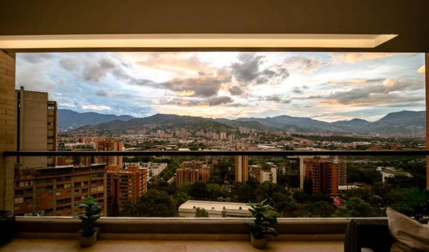 Apartamento de 5 alcobas en venta en El Poblado, Medellín, 198 m² · foto 23 de 24