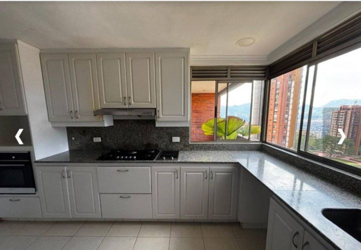 Apartamento de 4 alcobas en venta en El Poblado, Medellín, 245 m² · foto 2 de 20