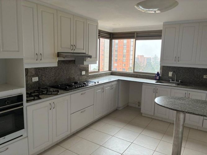 Apartamento de 4 alcobas en venta en El Poblado, Medellín, 245 m² · foto 3 de 20